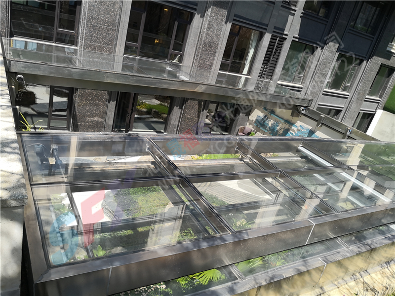 水平對(duì)開開合屋頂